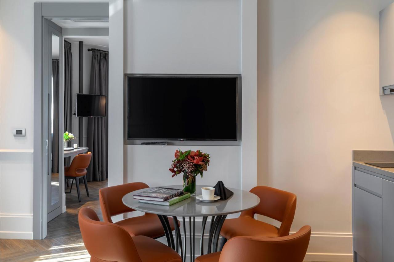 Wish More Hotel Sisli Istanboel Buitenkant foto A suite at the hotel