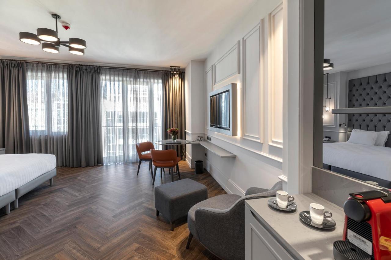 Wish More Hotel Sisli Istanboel Buitenkant foto A room at the hotel